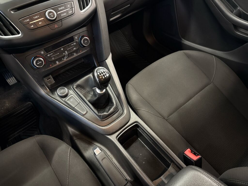 Ford Focus 2018 Valkoinen