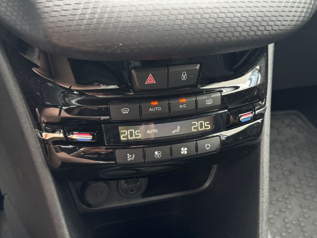 Peugeot 208 2018 Valkoinen