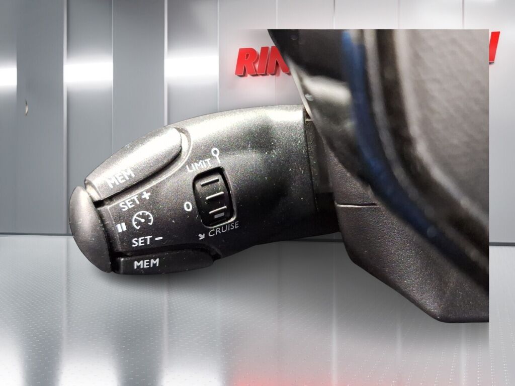 Peugeot 208 2020 Keltainen