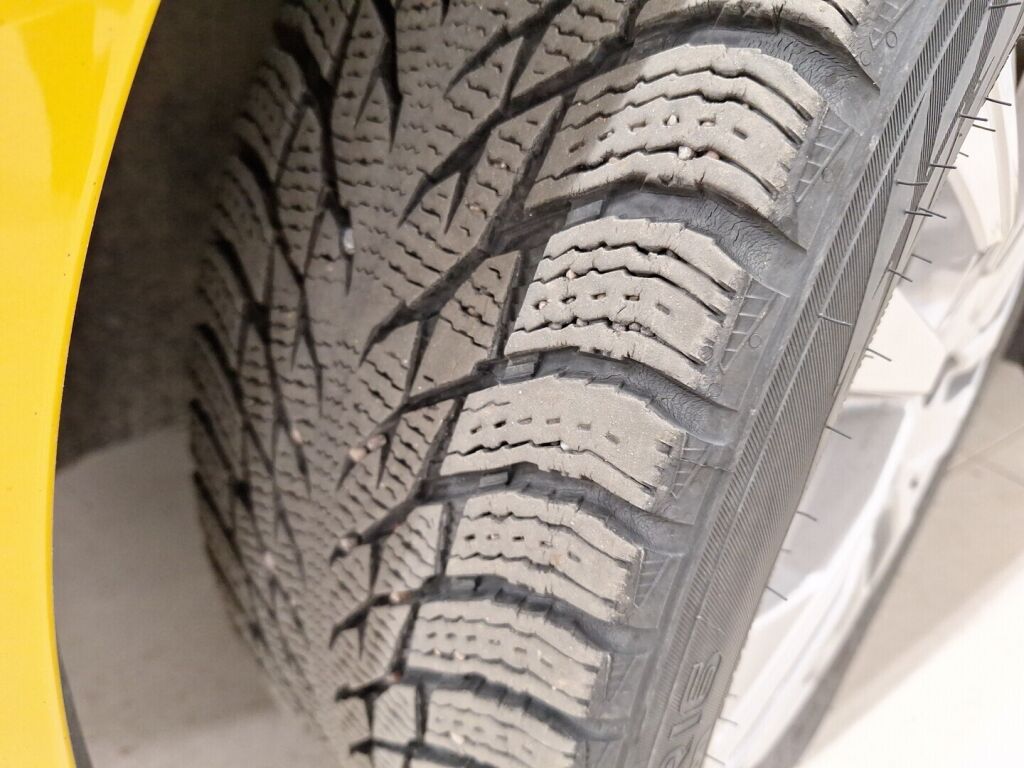 Peugeot 208 2020 Keltainen