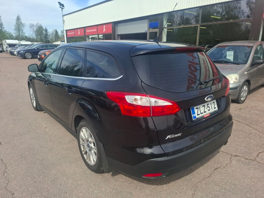 Ford Focus 2011 Musta