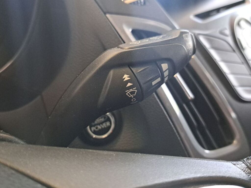 Ford Focus 2011 Musta