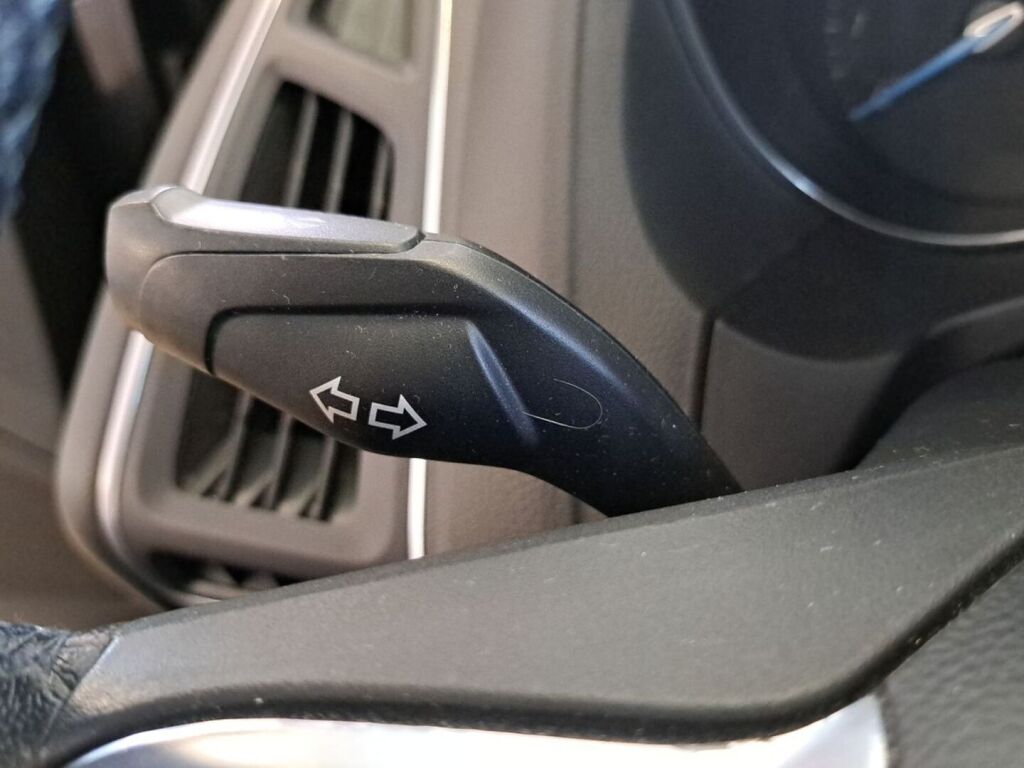 Ford Focus 2011 Musta