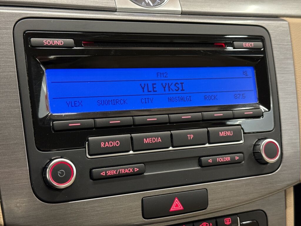 Volkswagen Passat 2011 Punainen