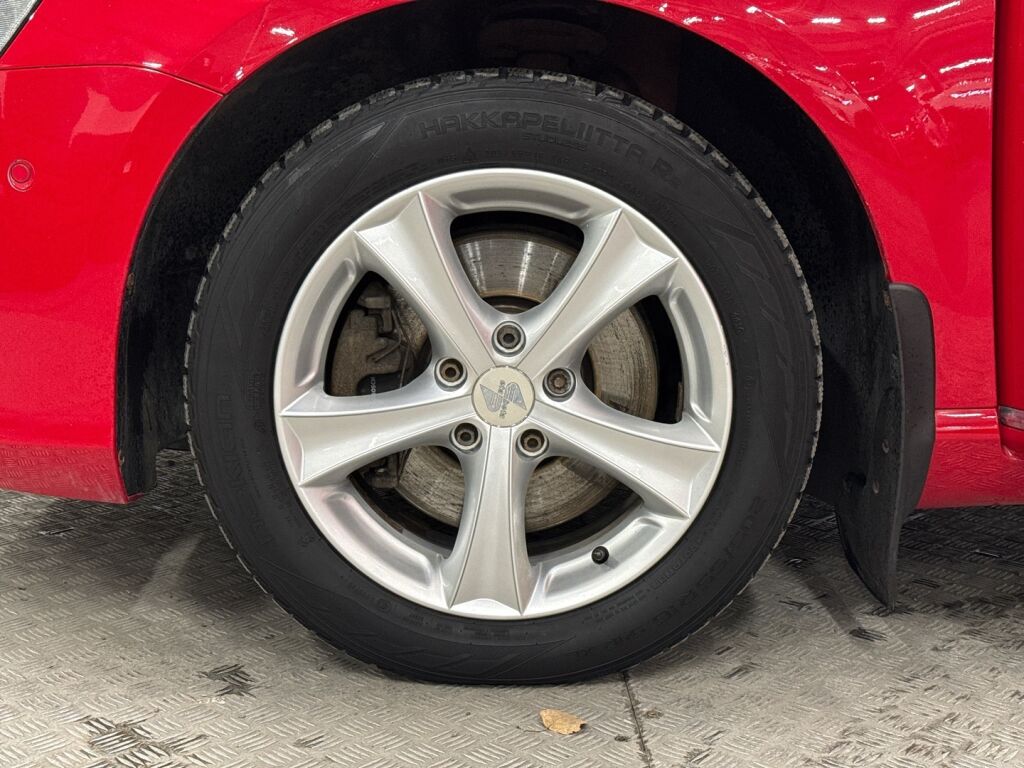 Volkswagen Passat 2011 Punainen