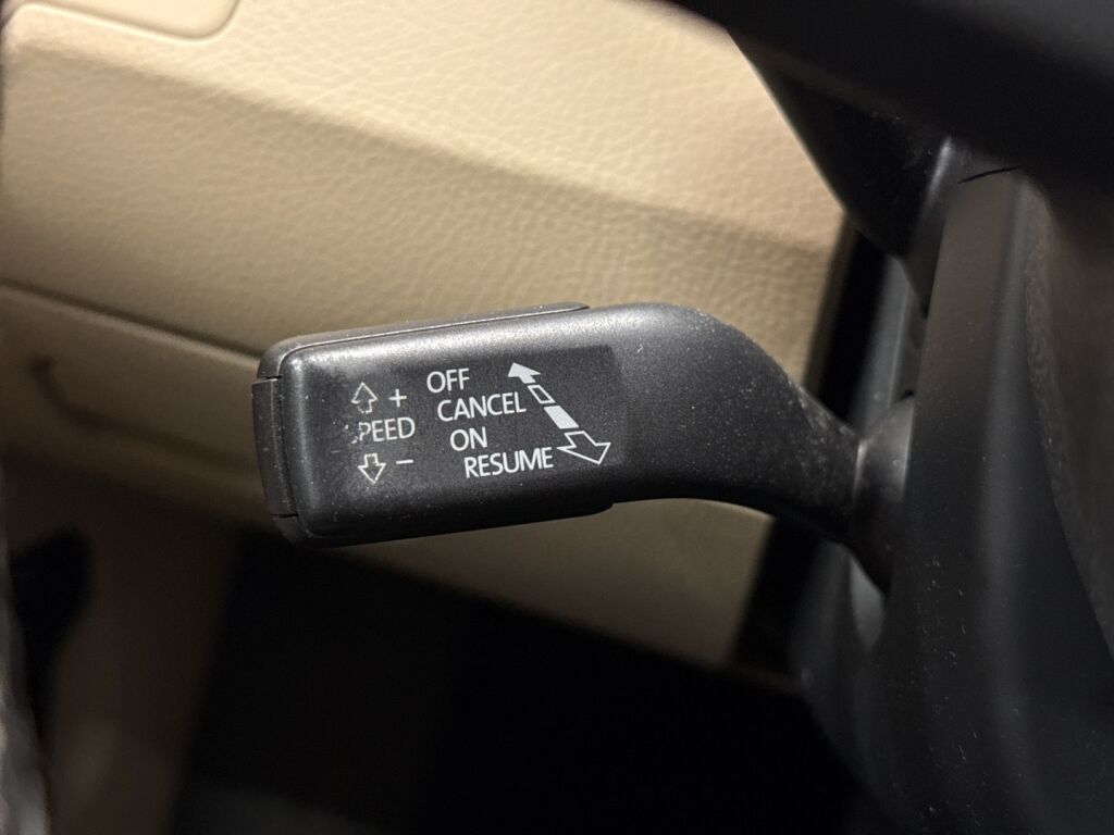 Volkswagen Passat 2011 Punainen