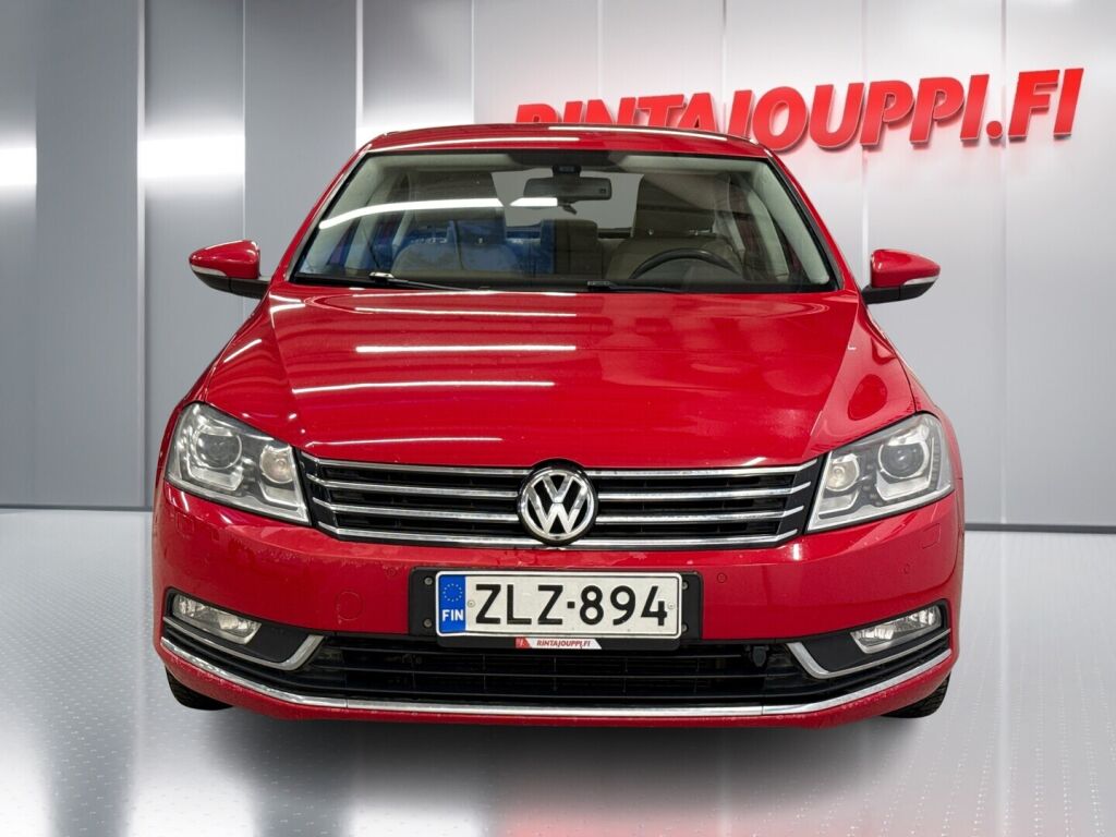 Volkswagen Passat 2011 Punainen