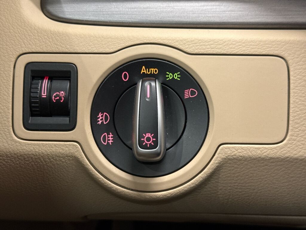 Volkswagen Passat 2011 Punainen