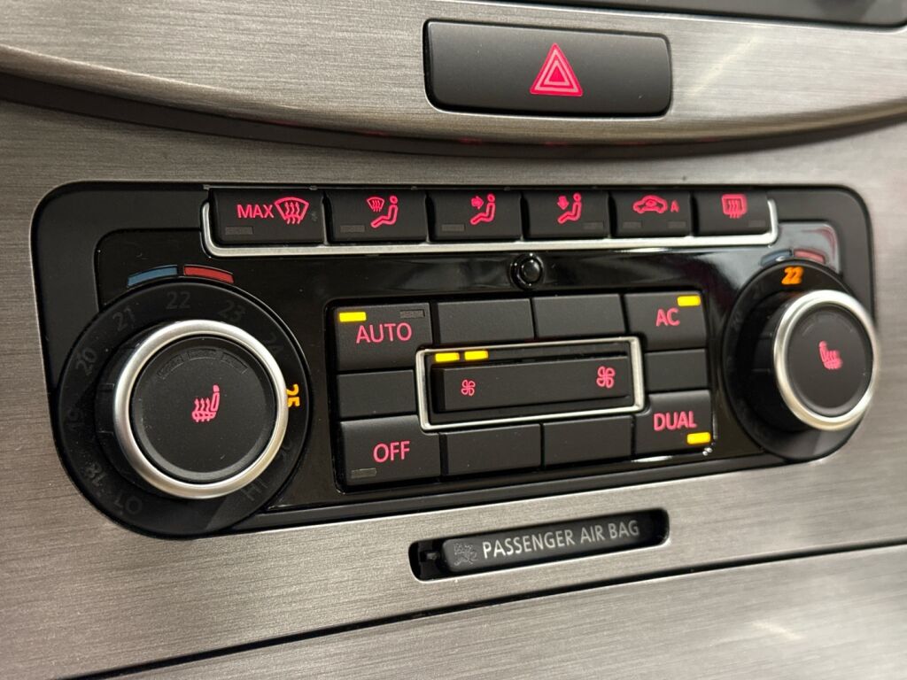 Volkswagen Passat 2011 Punainen