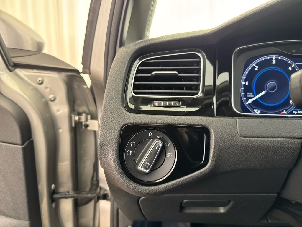 Volkswagen Golf 2018 Harmaa