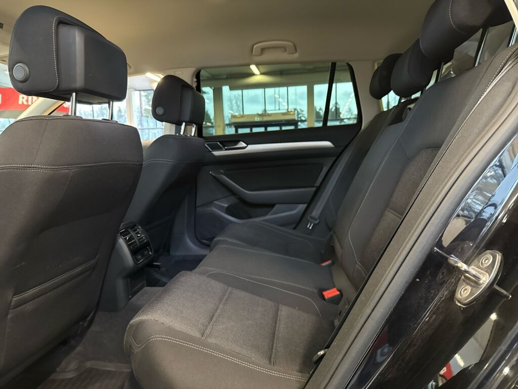 Volkswagen Passat 2018 Musta