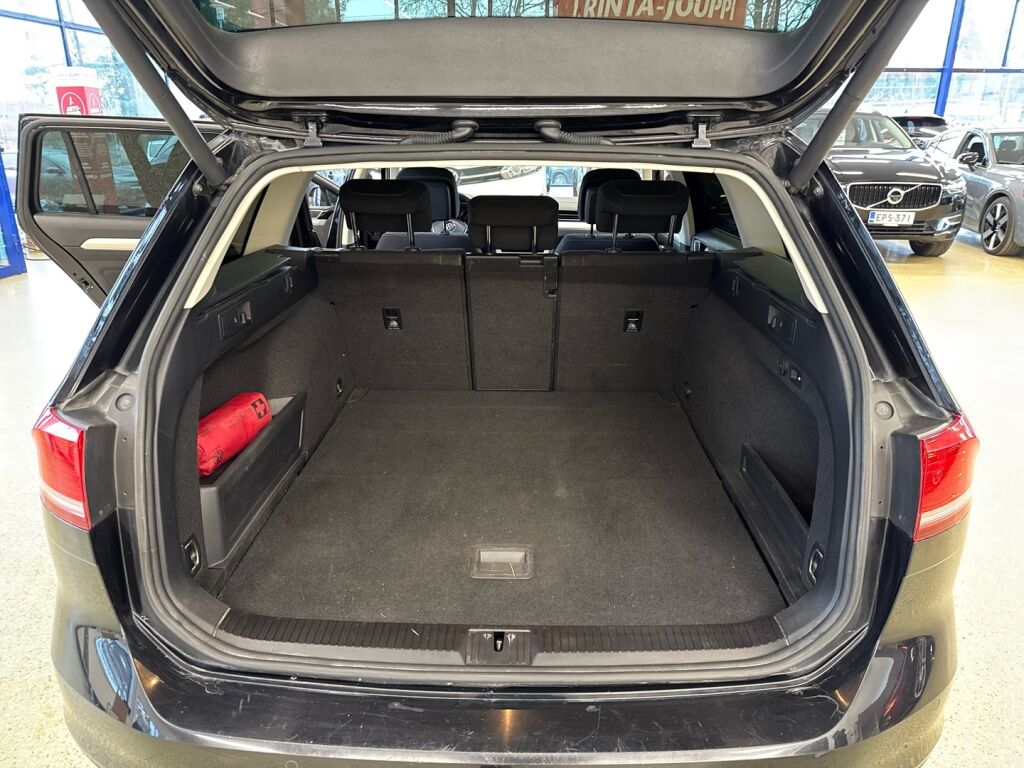 Volkswagen Passat 2018 Musta