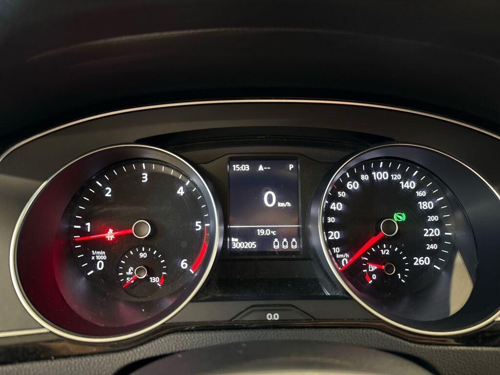 Volkswagen Passat 2018 Musta