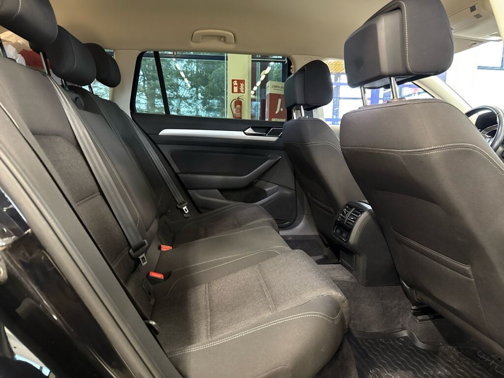 Volkswagen Passat 2018 Musta