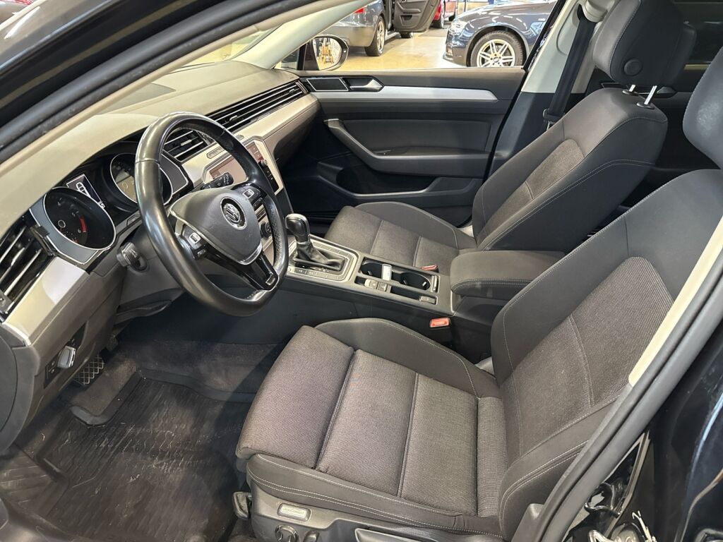 Volkswagen Passat 2018 Musta