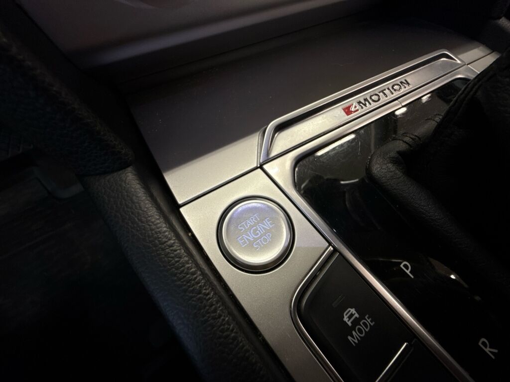 Volkswagen Passat 2018 Musta