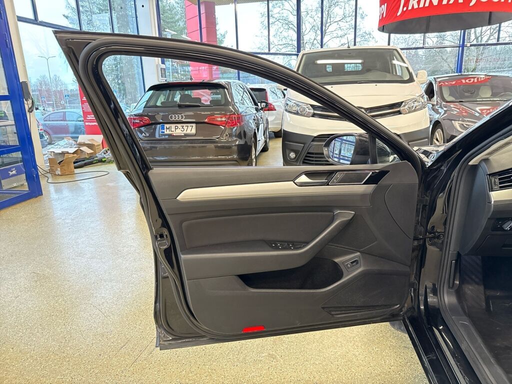 Volkswagen Passat 2018 Musta