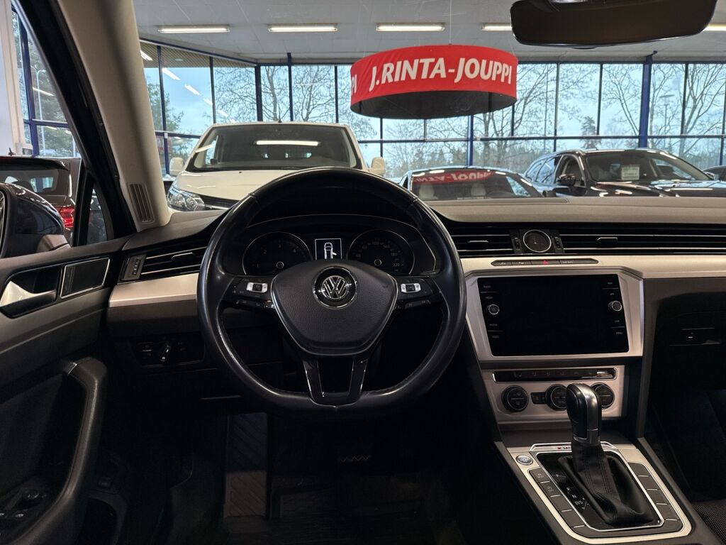 Volkswagen Passat 2018 Musta