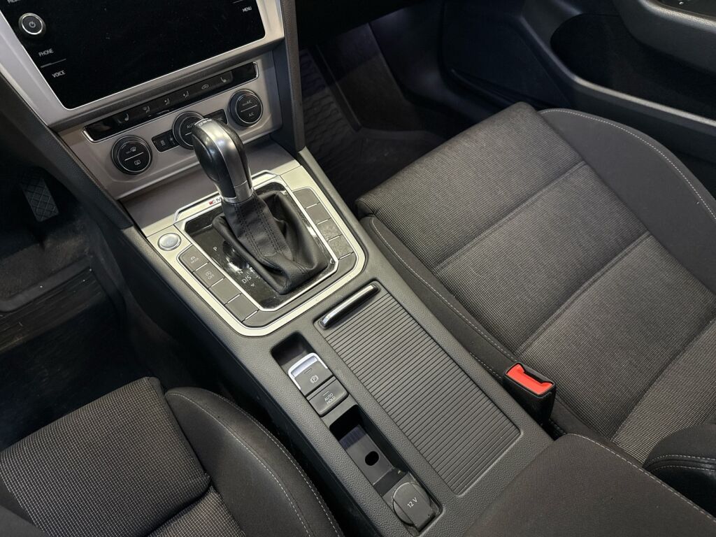 Volkswagen Passat 2018 Musta