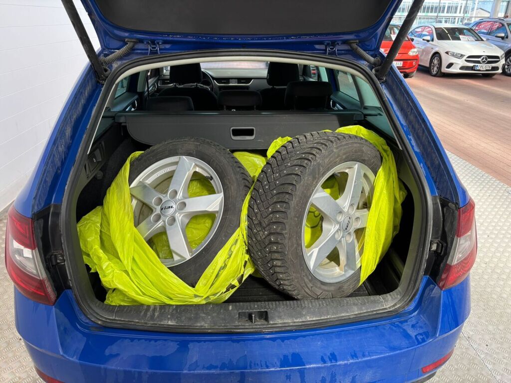 Skoda Octavia 2018 Sininen