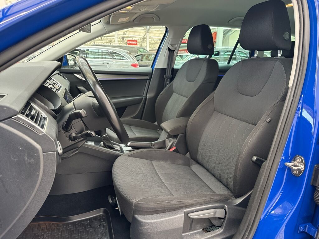 Skoda Octavia 2018 Sininen
