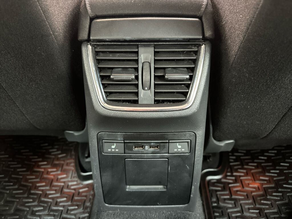 Skoda Octavia 2018 Sininen