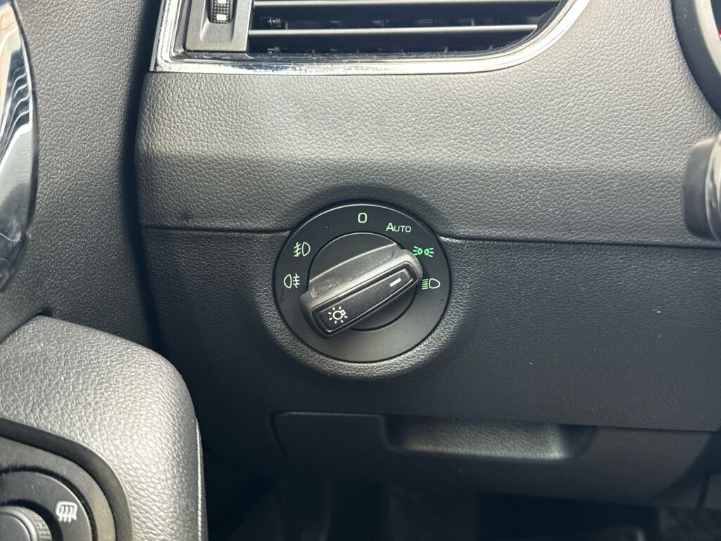 Skoda Octavia 2018 Sininen