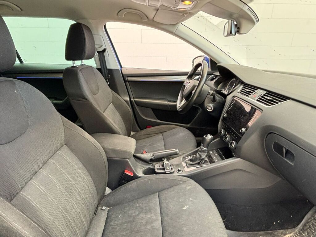 Skoda Octavia 2018 Sininen