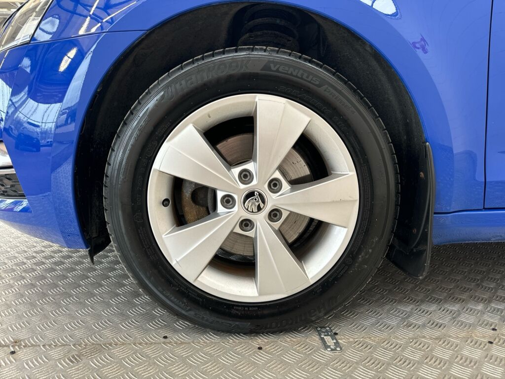 Skoda Octavia 2018 Sininen