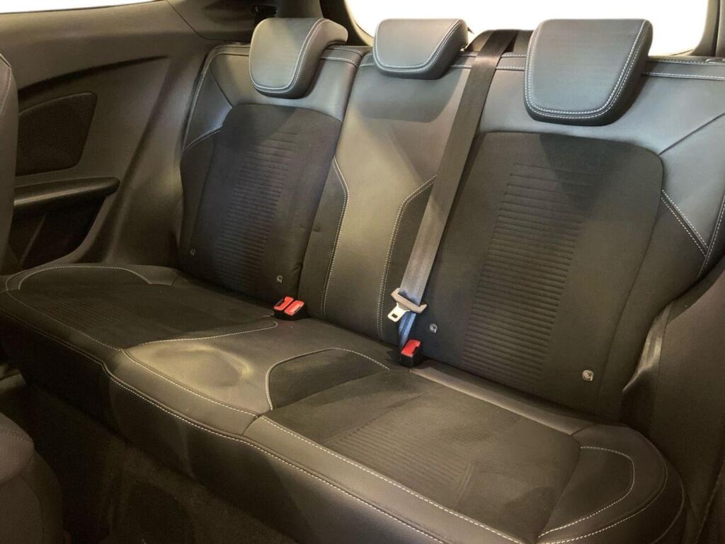 Ford Fiesta 2018 Punainen