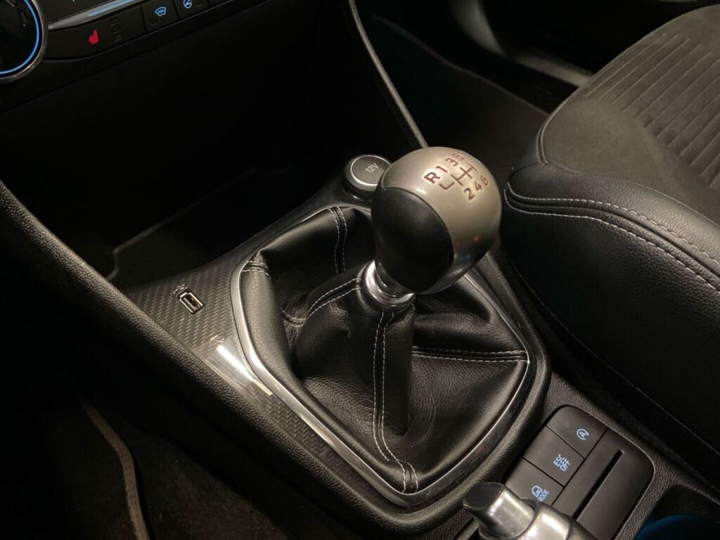Ford Fiesta 2018 Punainen