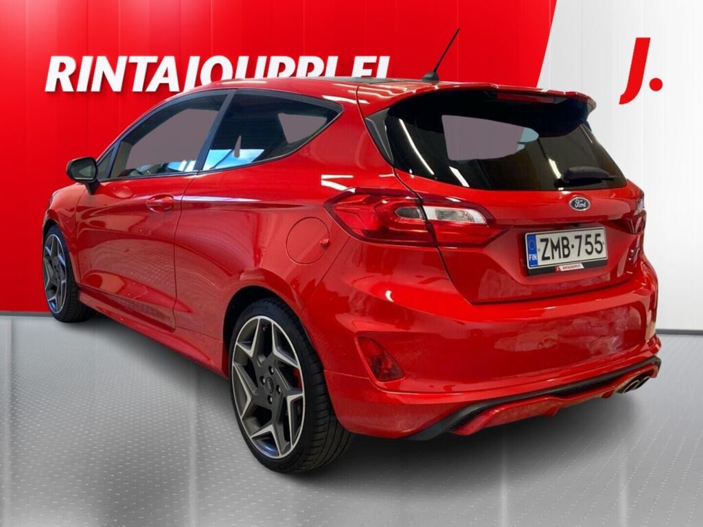 Ford Fiesta 2018 Punainen