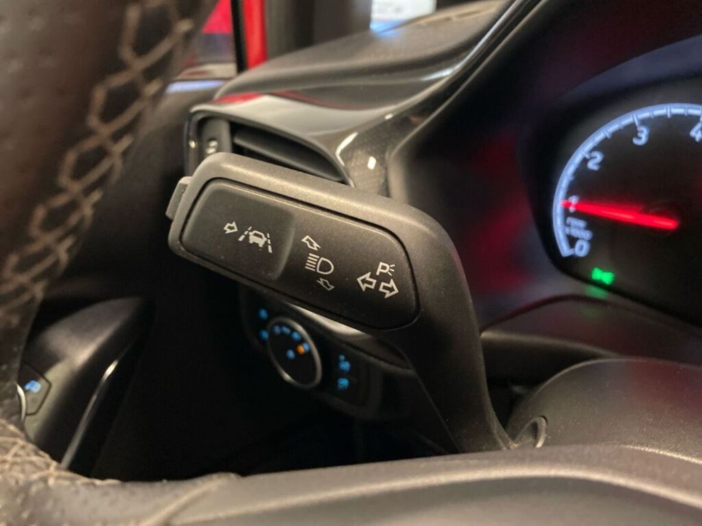 Ford Fiesta 2018 Punainen