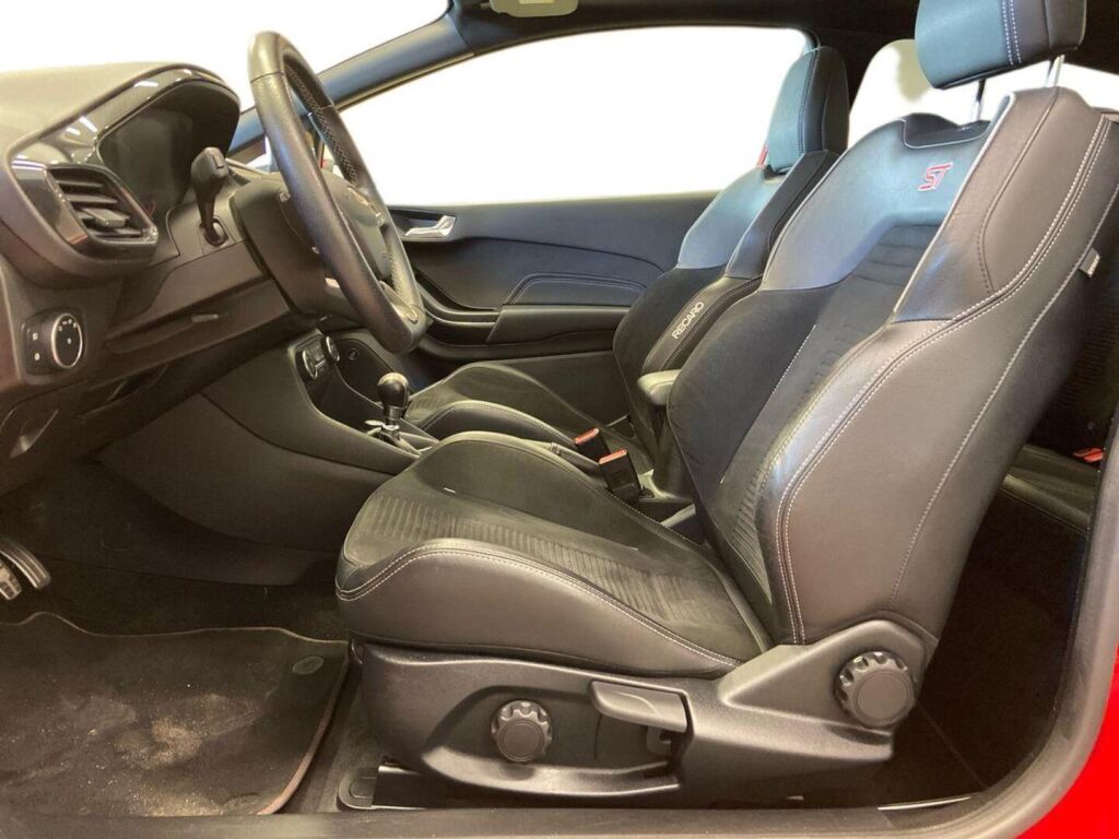 Ford Fiesta 2018 Punainen