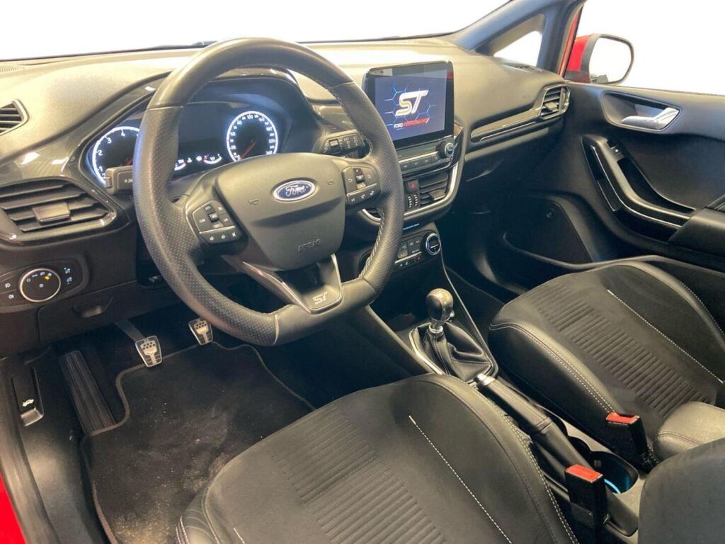 Ford Fiesta 2018 Punainen