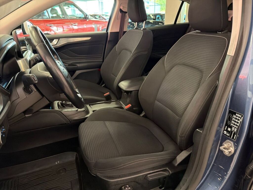 Ford Focus 2019 Sininen