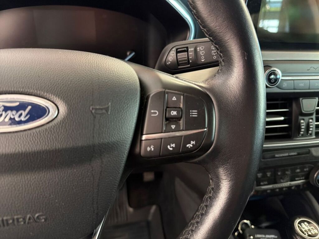 Ford Focus 2019 Sininen