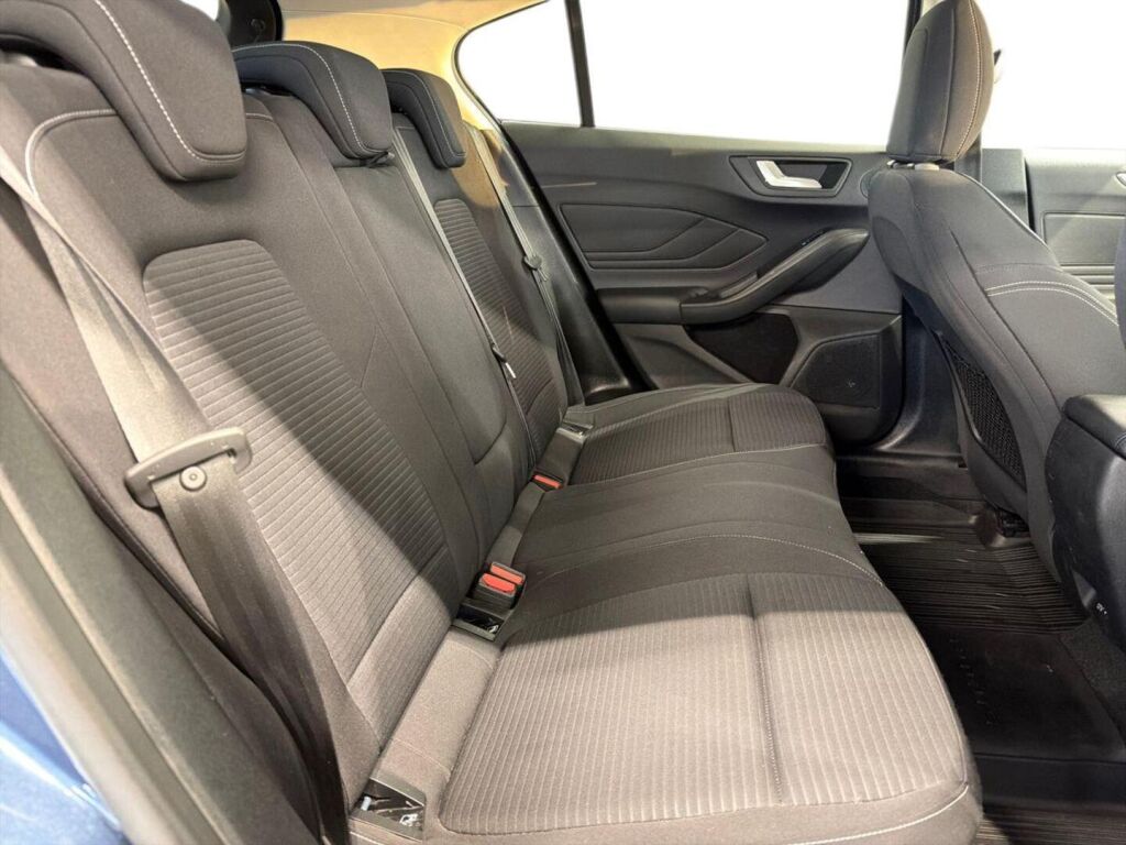 Ford Focus 2018 Sininen