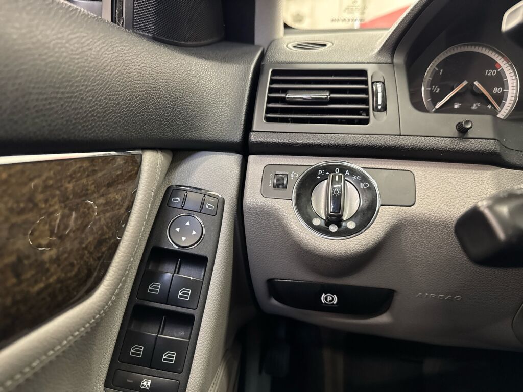 Mercedes-Benz C 2008 Musta