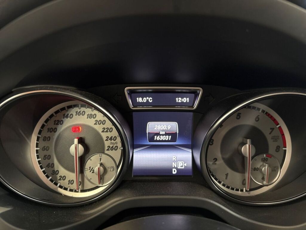 Mercedes-Benz CLA 2015 Musta