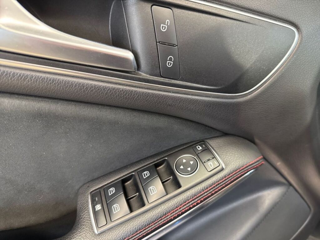 Mercedes-Benz CLA 2015 Musta