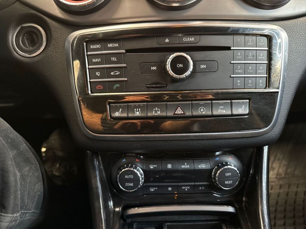 Mercedes-Benz CLA 2015 Musta