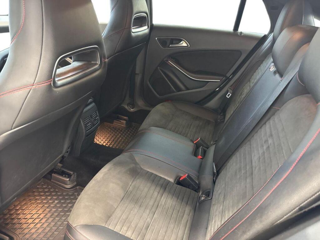 Mercedes-Benz CLA 2015 Musta