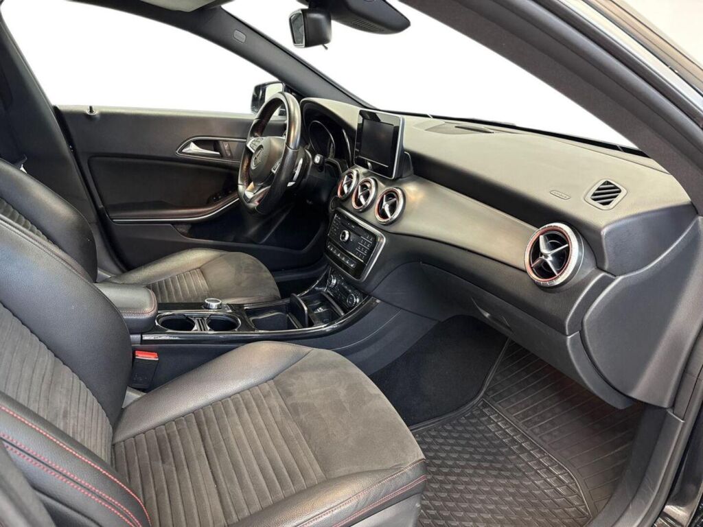 Mercedes-Benz CLA 2015 Musta
