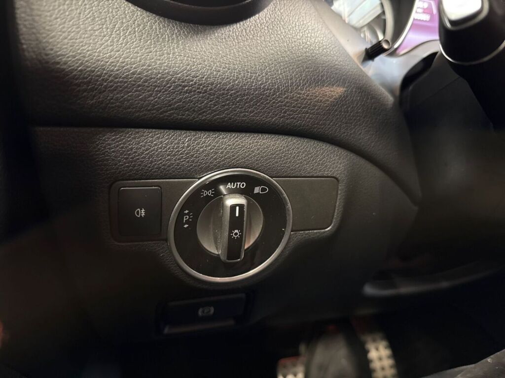 Mercedes-Benz CLA 2015 Musta