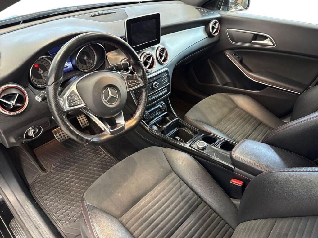 Mercedes-Benz CLA 2015 Musta