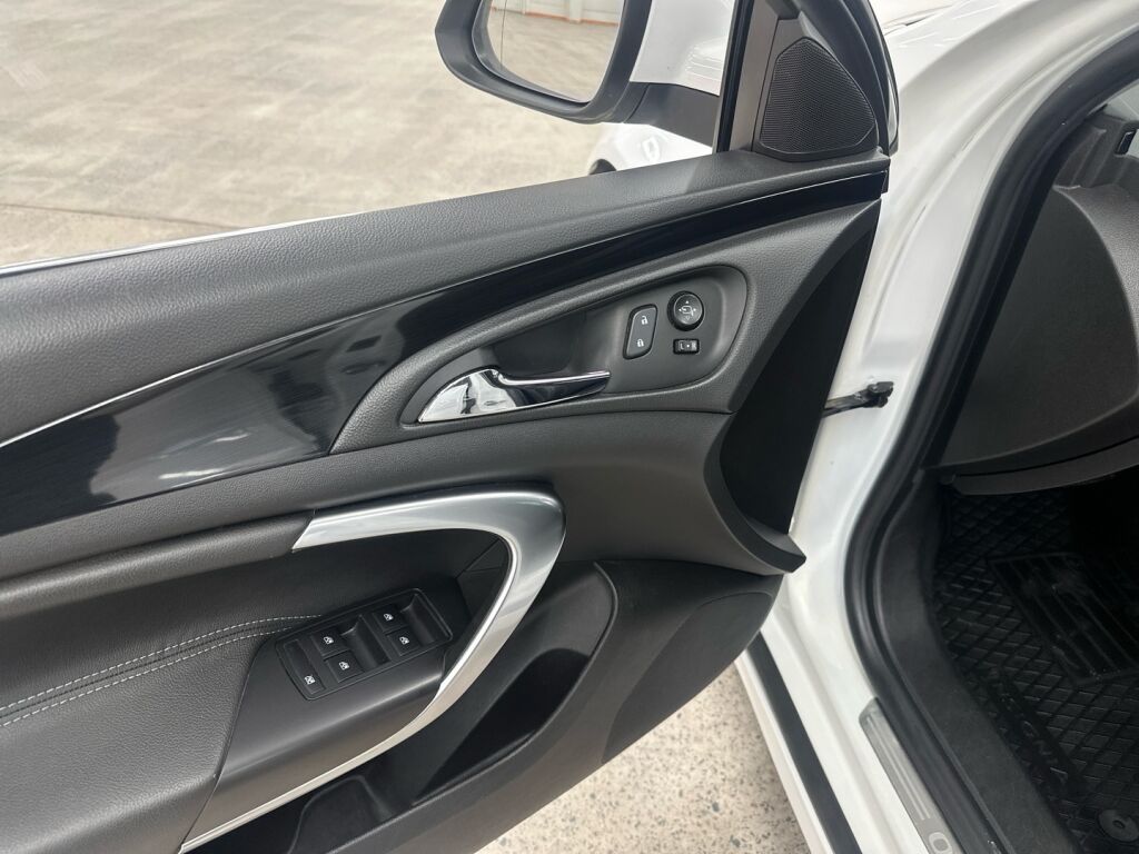 Opel Insignia 2014 Valkoinen