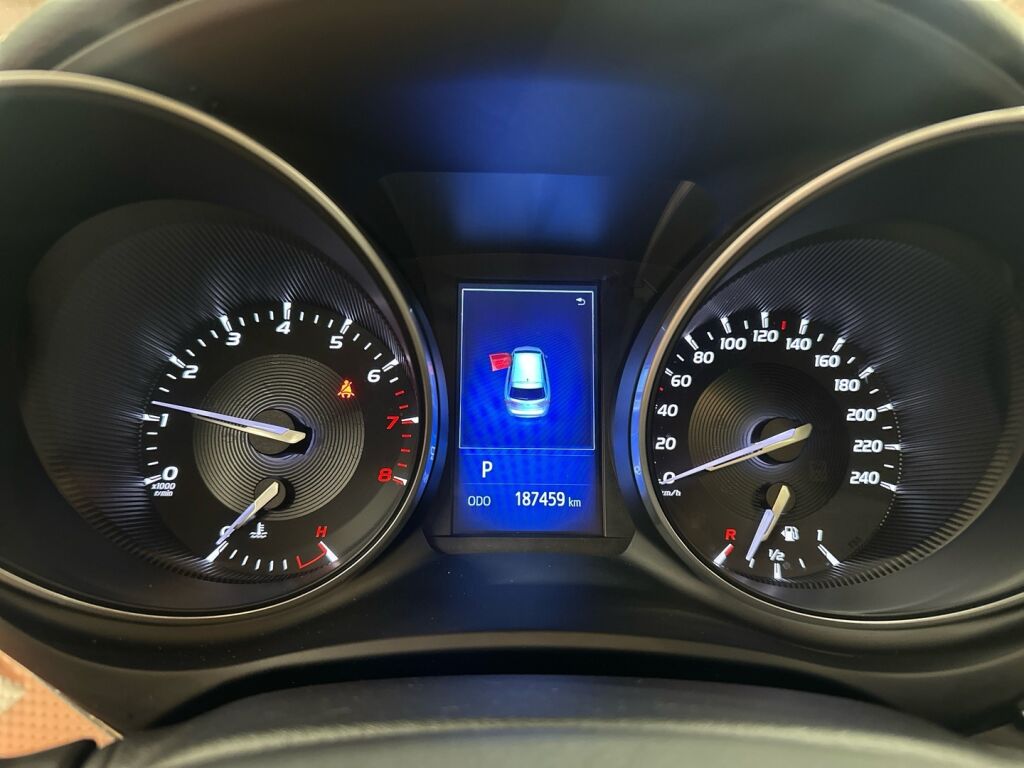 Toyota Avensis 2018 Valkoinen