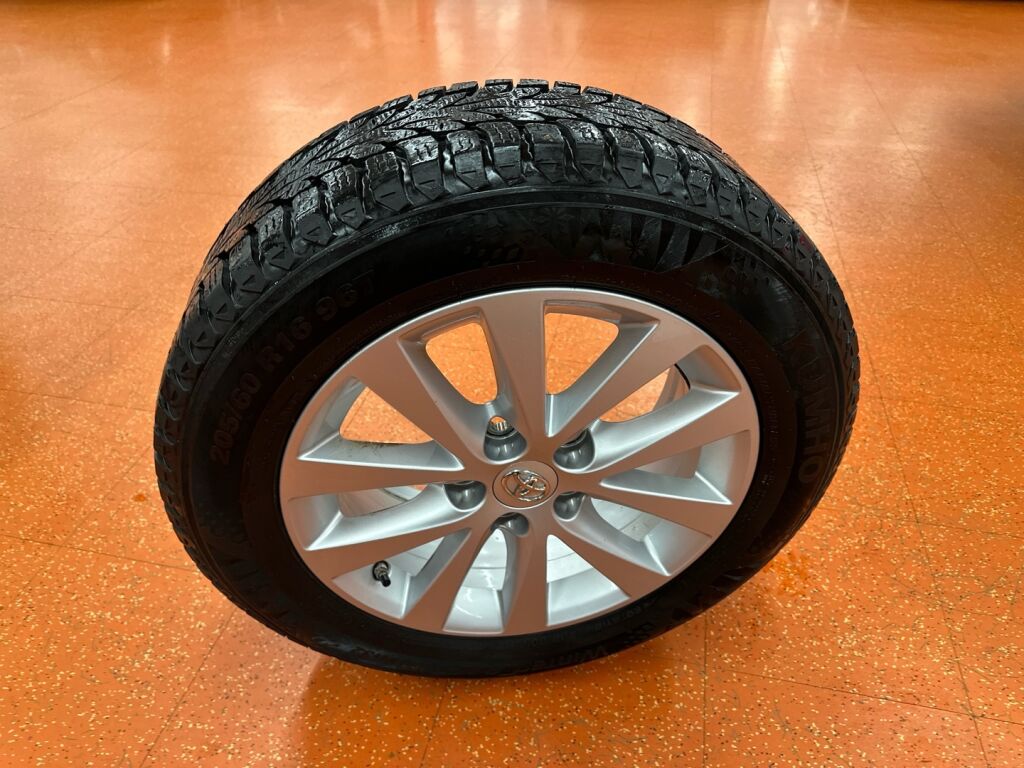 Toyota Avensis 2018 Valkoinen