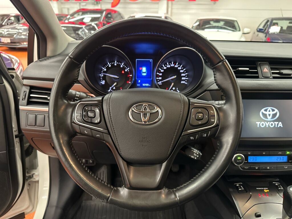 Toyota Avensis 2018 Valkoinen